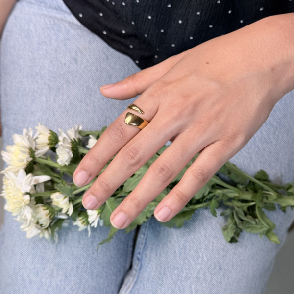 luna curve ring